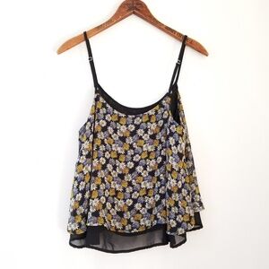 E hanger M Daisies layer spaghetti strap crop top